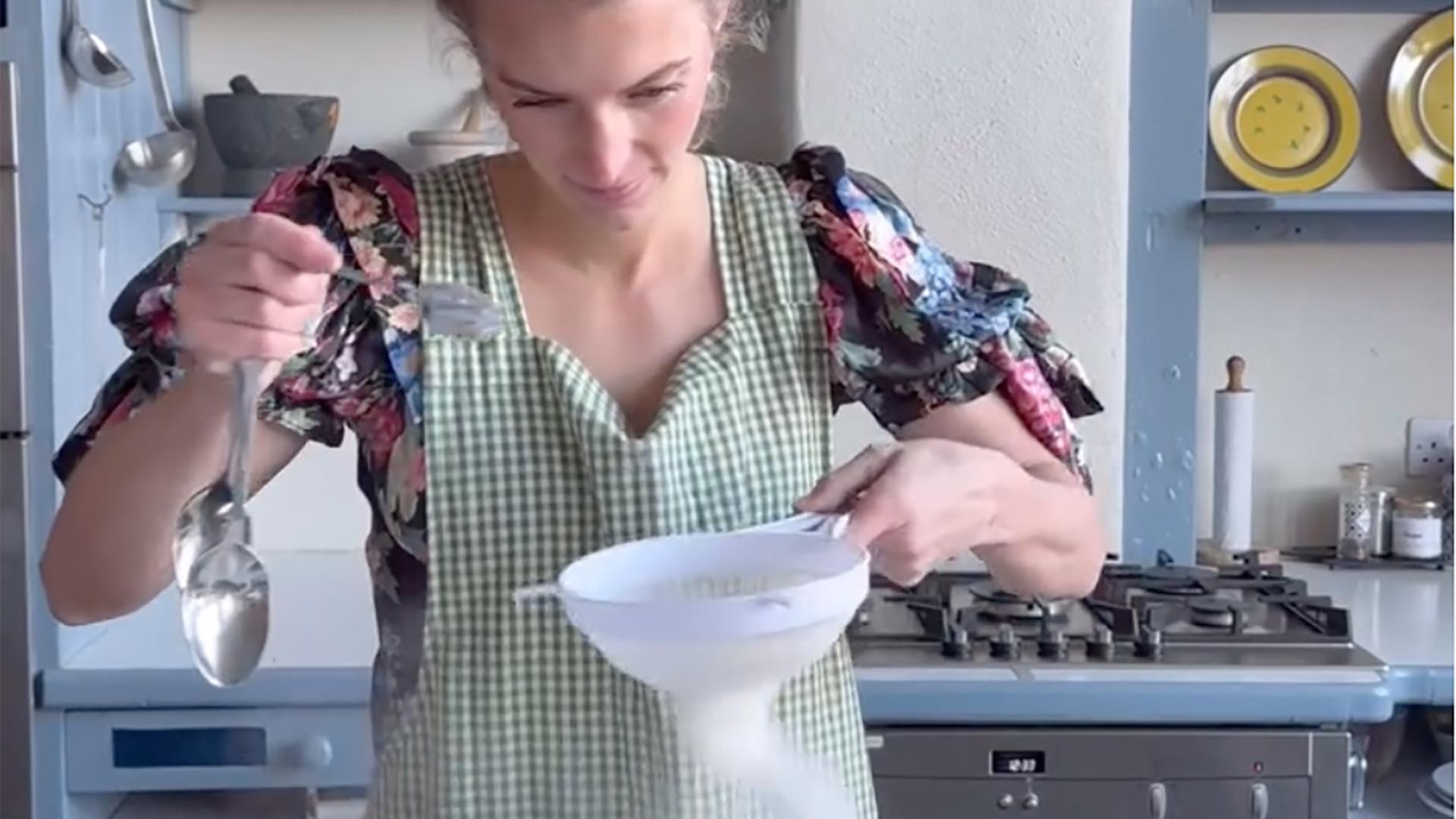 Die zur Zeit berühmteste "Tradwive" (traditionelle Hausfrau) Hannah Neeleman kocht auf Instagram mit zehn Millionen Followern.