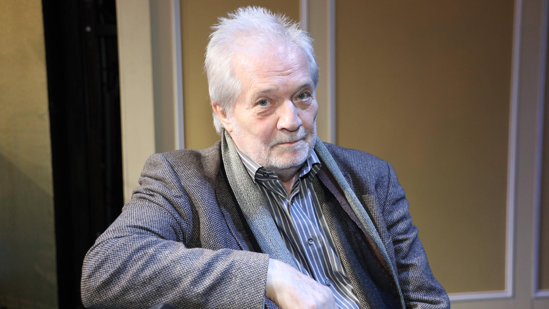 Der ungarische Komponist Peter Eötvös auf einer Porträtaufnahme aus dem Jahr 2023.