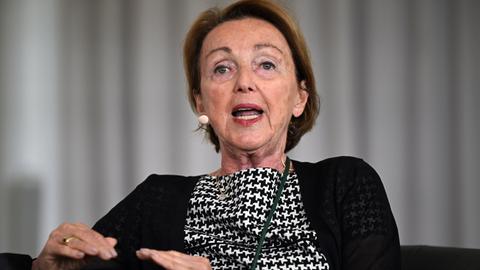 Eva Umlauf, Zeitzeugin des Holocaust, spricht 2022 während einer Veranstaltung.