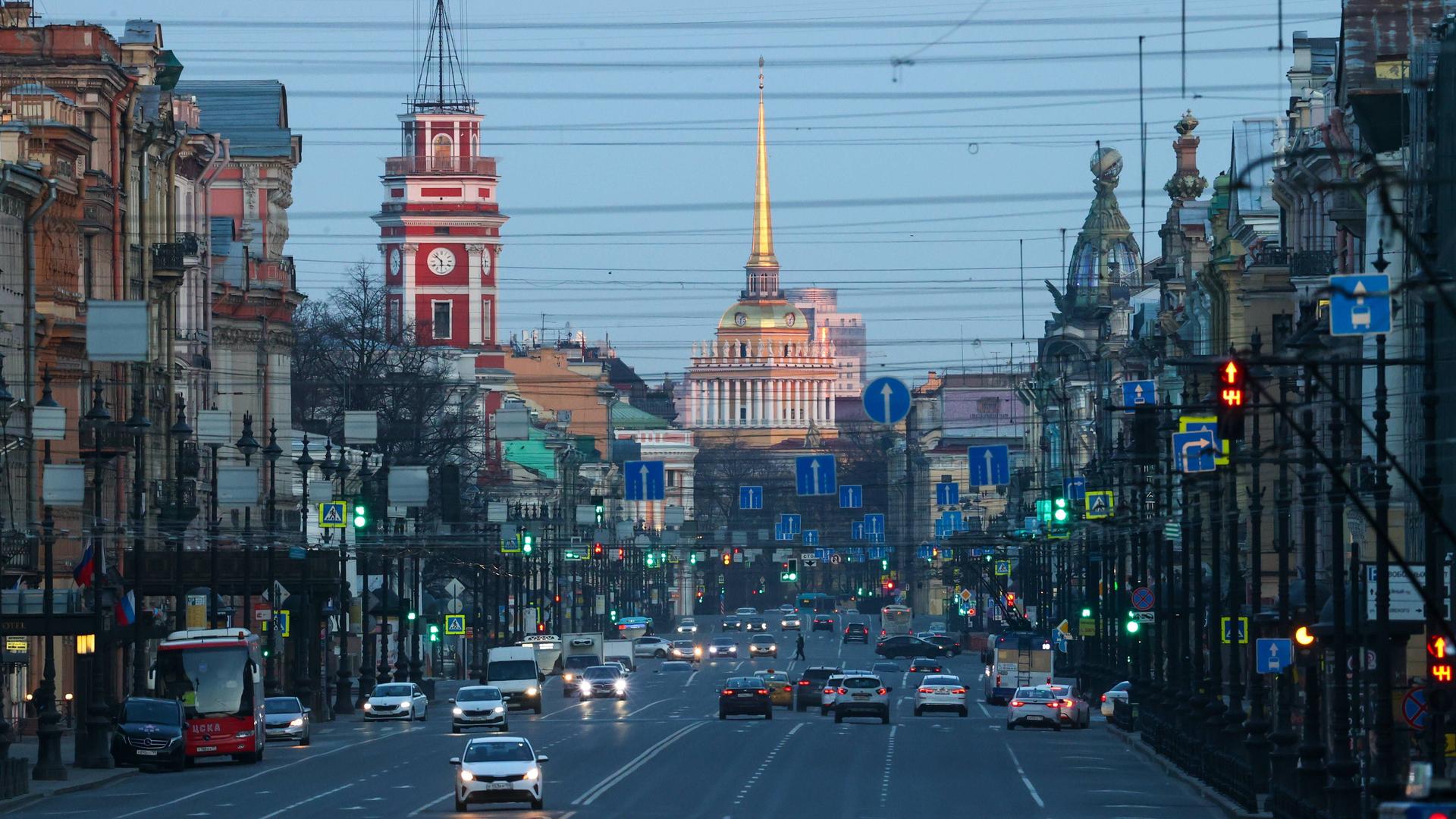 Russland, St. Petersburg: Ansicht der Nevsky Avenue