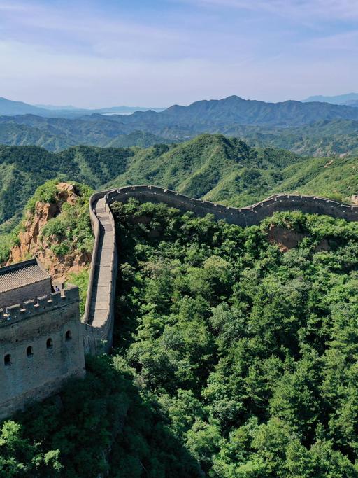 China: Teil der Chinesischen Mauer in Luanping. 