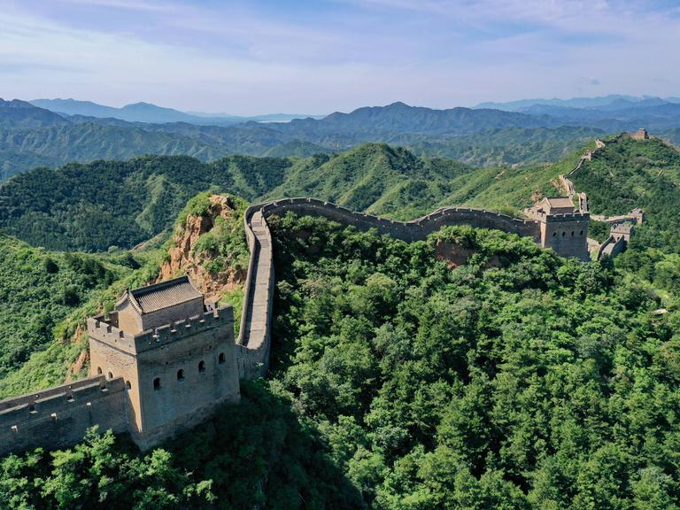 China: Teil der Chinesischen Mauer in Luanping. 