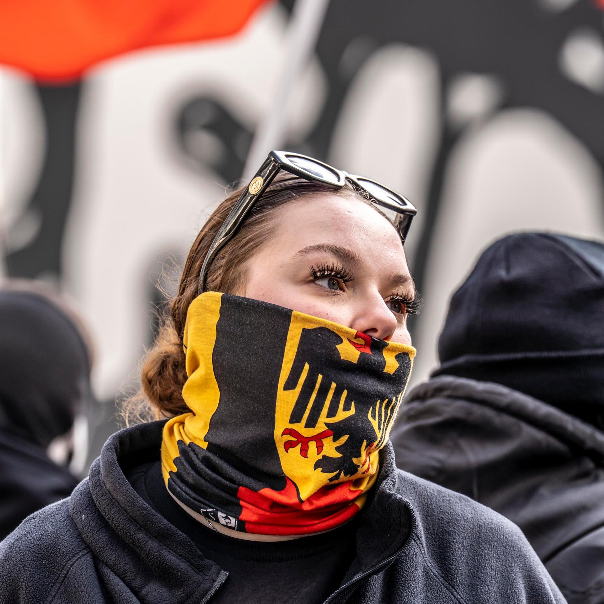 cover of episode Rechtsextremismus - Politologe: Ideologie befriedigt Bedürfnis nach Orientierung