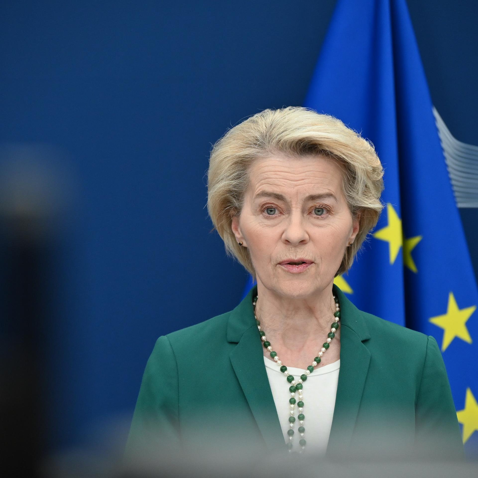 Die Präsidentin der Europäischen Kommission, Ursula von der Leyen, spricht anlässlich einer Medienkonferenz im Hauptsitz der Europäischen Kommission in Brüssel. Die Präsidentin der Europäischen Kommission, Ursula von der Leyen, spricht anlässlich einer Medienkonferenz im Hauptsitz der Europäischen Kommission in Brüssel.