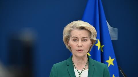 Die Präsidentin der Europäischen Kommission, Ursula von der Leyen, spricht anlässlich einer Medienkonferenz im Hauptsitz der Europäischen Kommission in Brüssel.