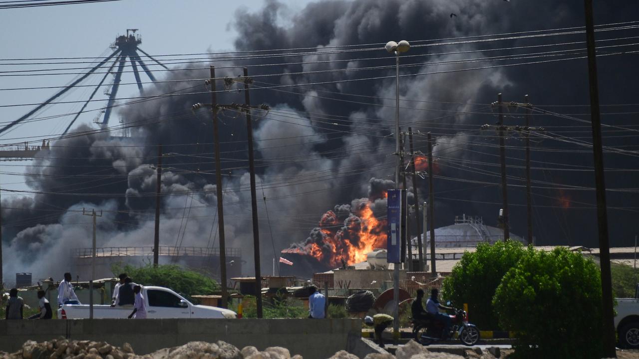 Rauch steigt nach einem Angriff der RSF-Miliz über der Hafenstadt Port Sudan auf
Rauch steigt nach einem Angriff der RSF-Miliz über der Hafenstadt Port Sudan auf
