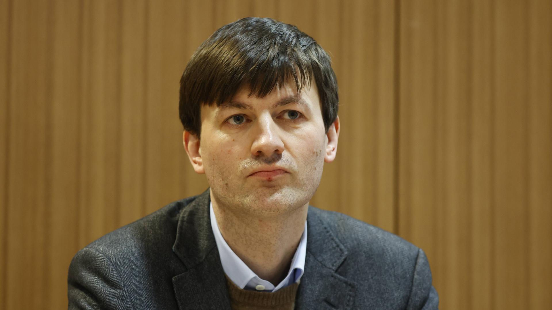 Reinhard Bingener sitzt bei einer Buchvorstellung am 13.3.2023  auf dem Podium der Bundespressekonferenz in Berlin.