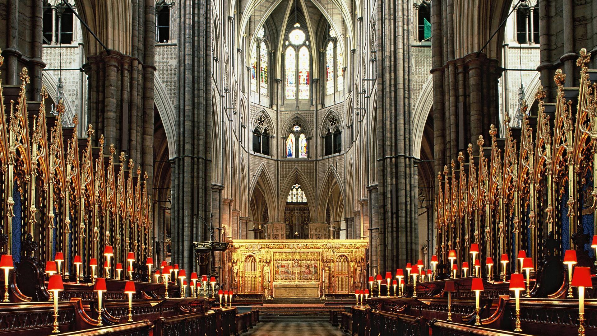 Blick vom Chor zum Hauptaltar von Westminster Abbey in London, Großbritannien. Blick vom Chor zum Hauptaltar von Westminster Abbey in London, Großbritannien.