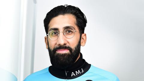 Porträt von Mahmood Ahmad Malhi - Imam und Theologe der Ahmadiyya Muslim Gemeinde Kiel und Schleswig , Seelsorger und ehemaliges Mitglied im Rat der Religionen Köln. Porträt von Mahmood Ahmad Malhi - Imam und Theologe der Ahmadiyya Muslim Gemeinde Kiel und Schleswig , Seelsorger und ehemaliges Mitglied im Rat der Religionen Köln.