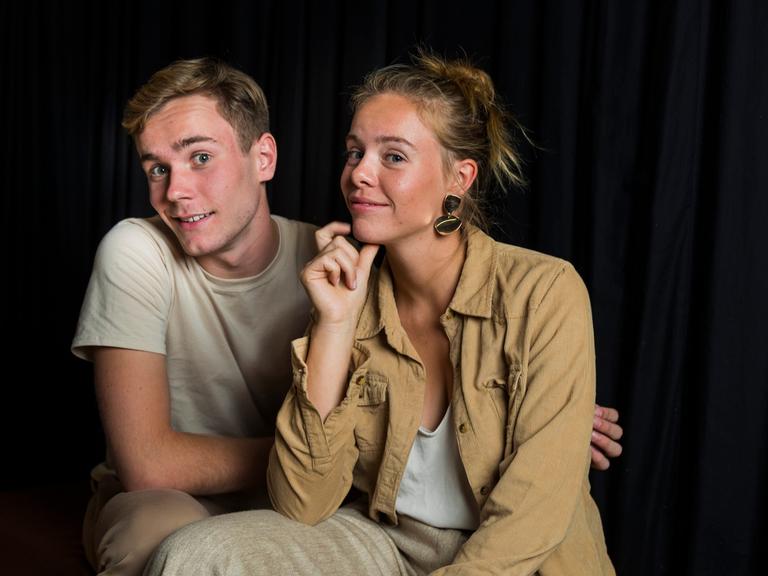 Die Jungschauspielerin Lise Teige mit Tarjei Sandvik Moe, die in der norwegischen Serie "Skam" mitspielen. 