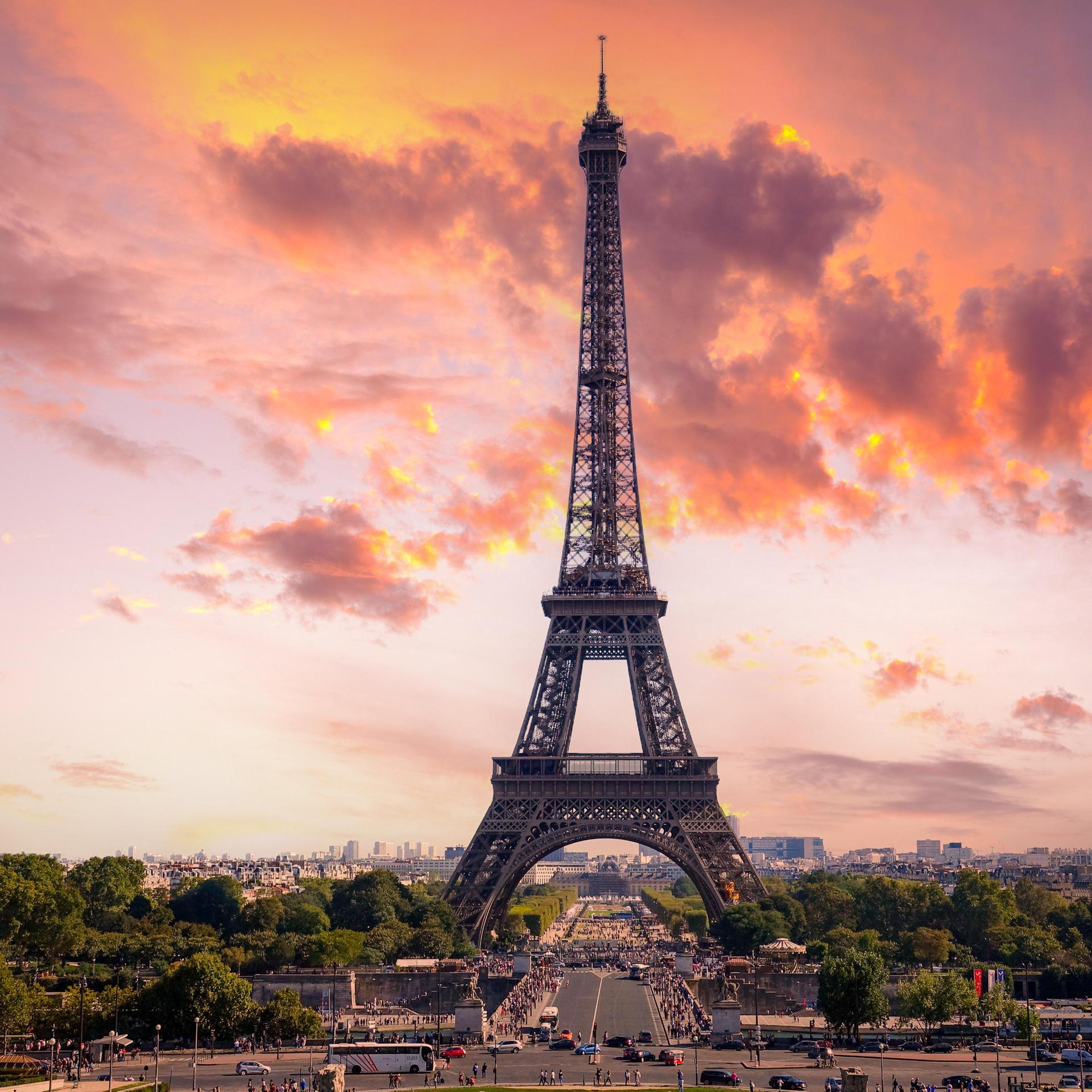 Sein bedeutenstes Werk, der Eiffel-Turm, wurde für die Pariser Weltausstellung 1889 anlässlich des 100. Jahrestages der französischen Revolution gebaut.