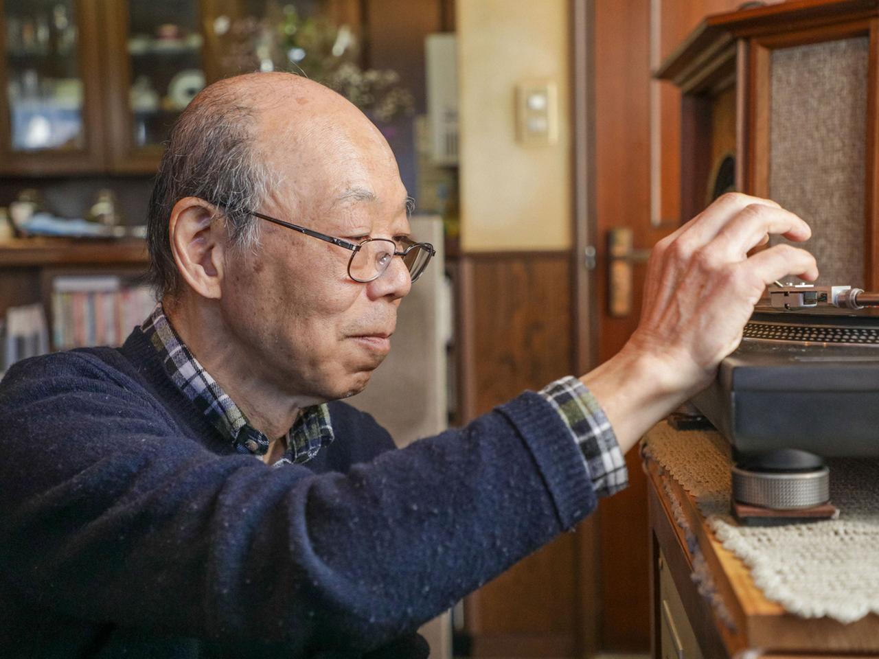 Herr Watanabe, der Besitzer des Café "Musik" in Kyoto