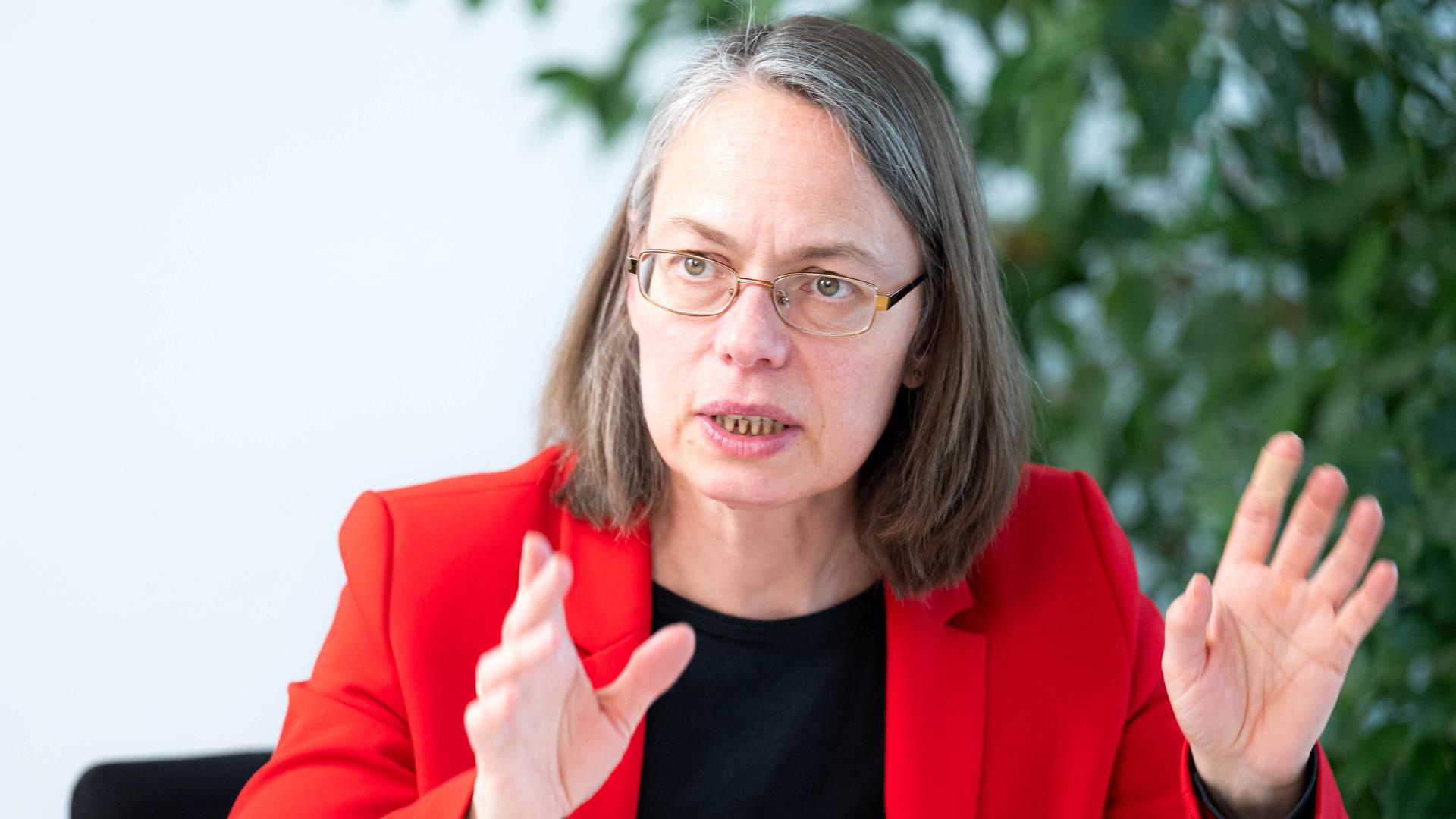 Bremen: Sascha Karolin Aulepp (SPD), Bildungssenatorin, spricht bei einer Pressekonferenz. Bremen: Sascha Karolin Aulepp (SPD), Bildungssenatorin, spricht bei einer Pressekonferenz.