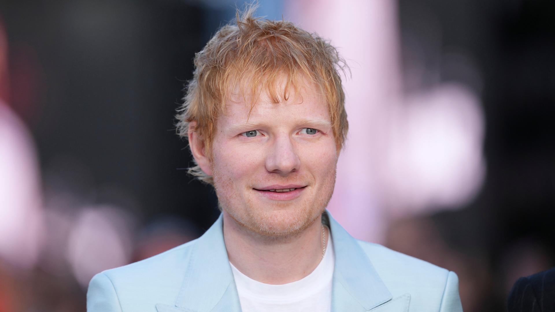 Bei seiner Ankunft bei der Premiere des Films „F1 The Movie“ posiert Ed Sheeran für die Fotografen. Bei seiner Ankunft bei der Premiere des Films „F1 The Movie“ posiert Ed Sheeran für die Fotografen.