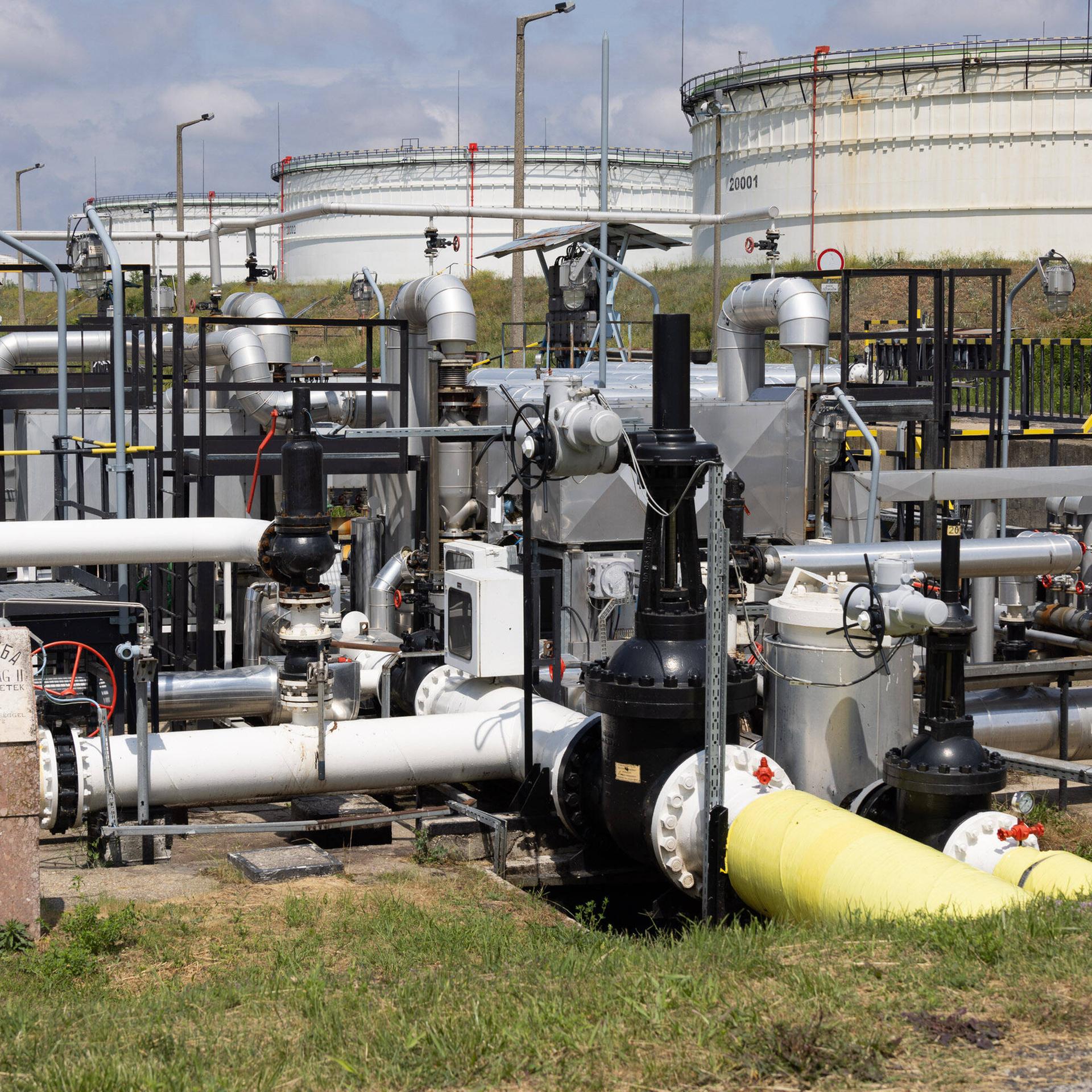 Das Foto zeigt einen Eintrittspunkt der Druschba-Pipeline in Ungarn bei der Donauraffinerie in Szazhalombatta.
