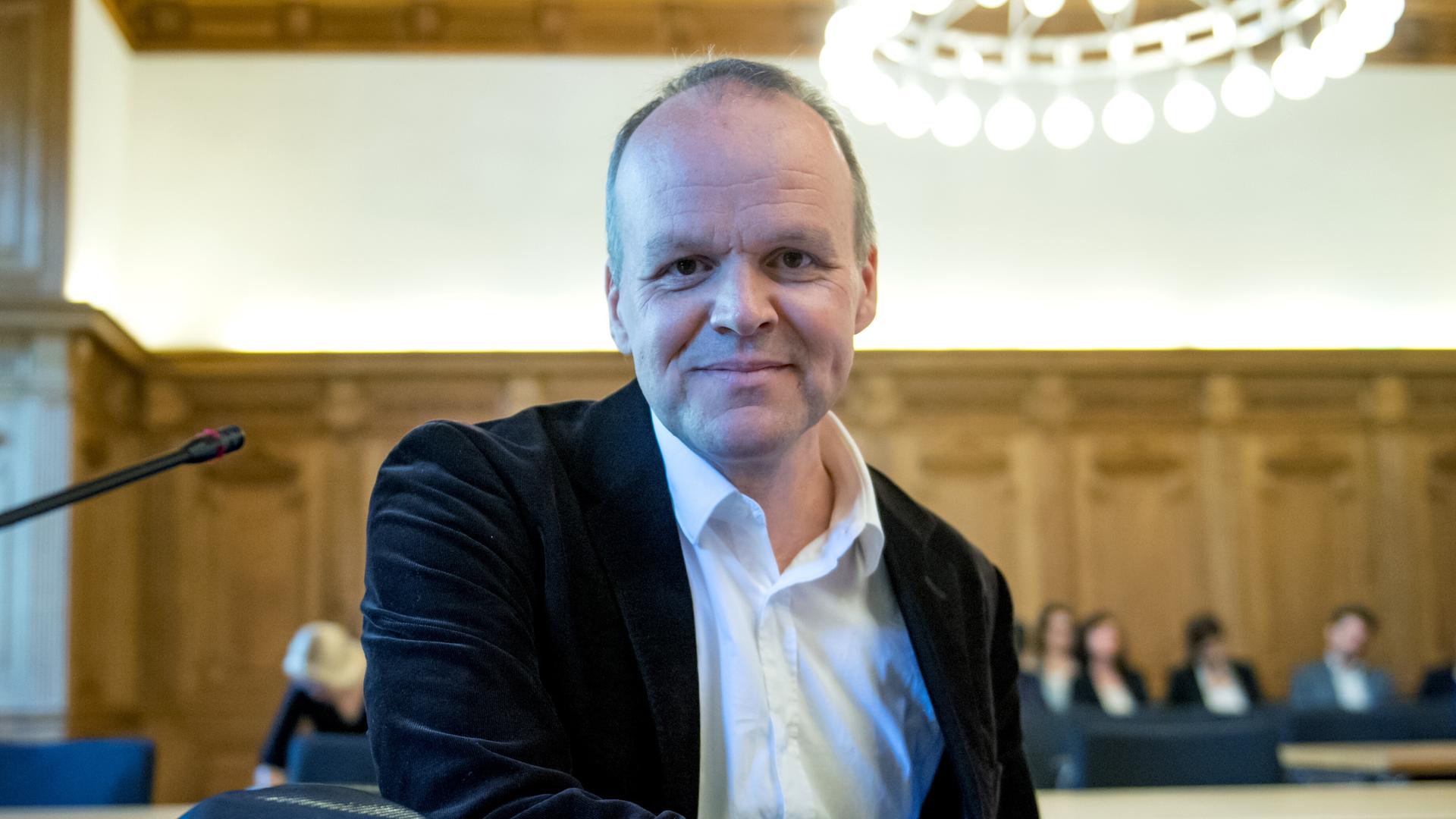 Der Journalist Jost Müller-Neuhof sitzt im Bundesverwaltungsgericht in Leipzig. Der Journalist Jost Müller-Neuhof sitzt im Bundesverwaltungsgericht in Leipzig.
