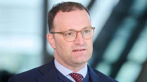 Das Bild zeigt Jens Spahn im Porträt.