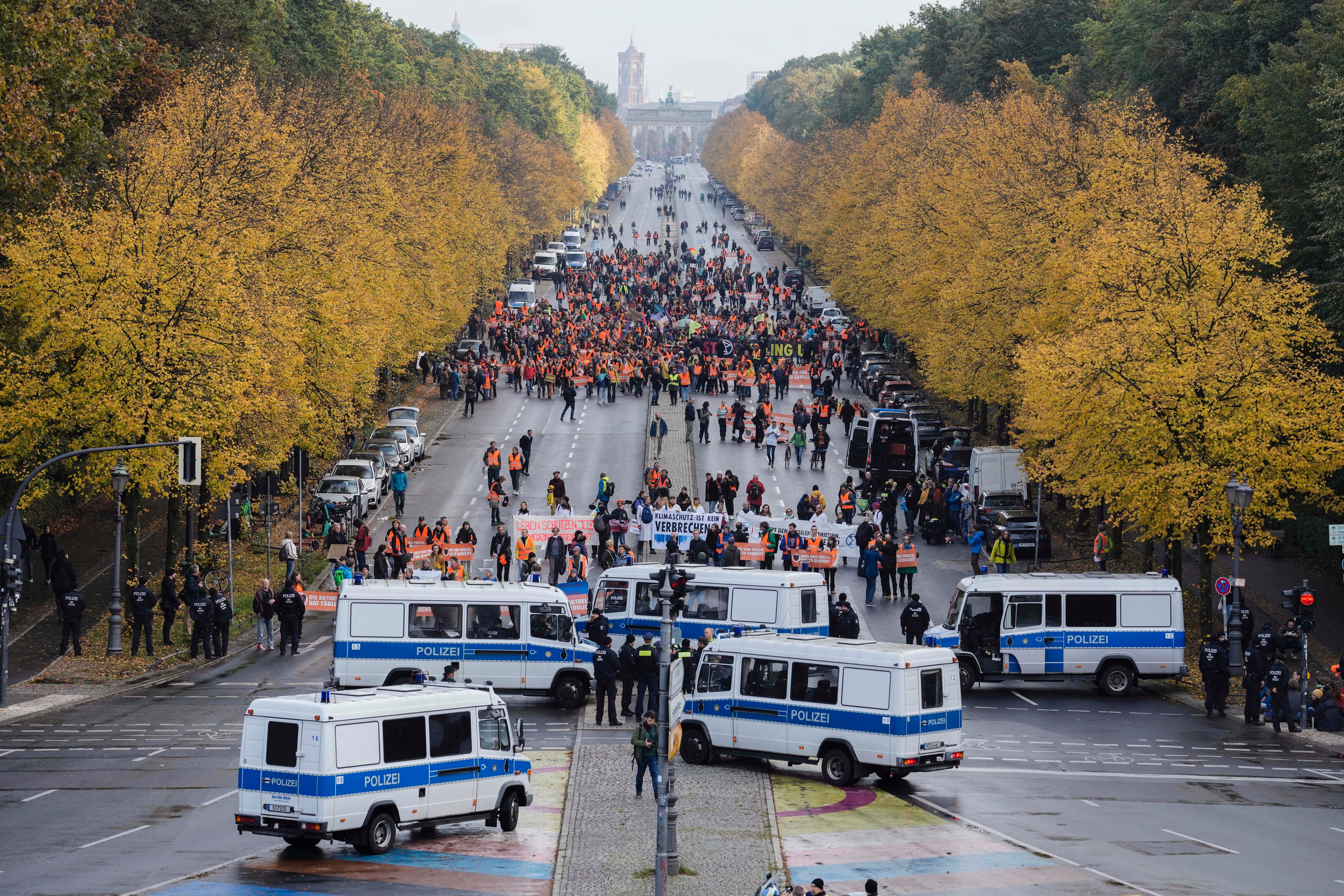 Berlin - Hunderte demonstrieren für mehr Klimaschutz