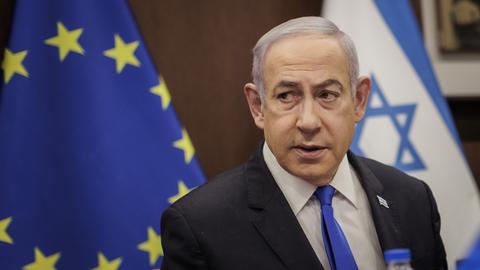 Der israelische Ministerpräsident Benjamin Netanjahu bei einem Gespräch mit Bundesaußenministerin Annalena Baerbock (Buendnis 90/Die Gruenen) (nicht im Bild)