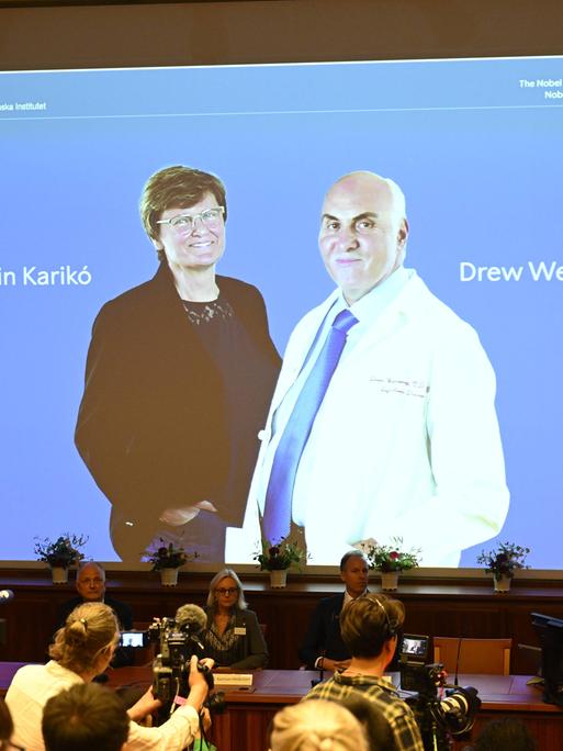 Katalin Kariko and Drew Weissman wird der Nobelreis für Medizin 2023 verliehen.