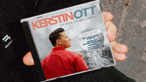 Das Bild zeigt das Cover einer CD von Kerstin Ott, das in die Kamera gehalten wird.