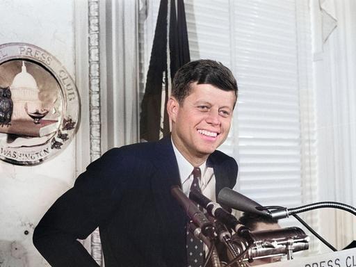 John  F. Kennedy am 14. Januar 1960 bei einer Rede im National Press Club, Washington