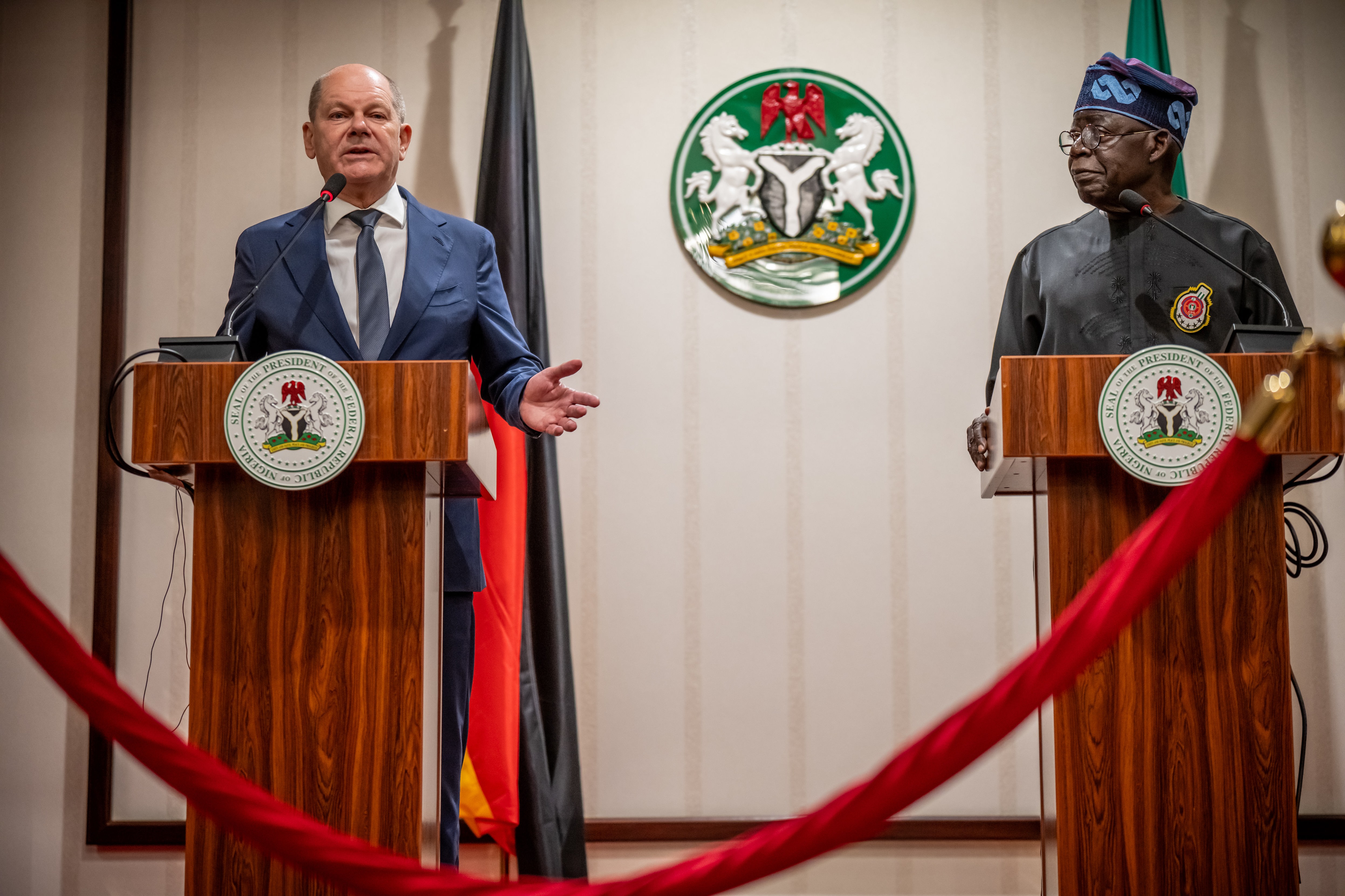 Afrikareise - Bundeskanzler Scholz will Beziehungen mit Nigeria weiter vertiefen