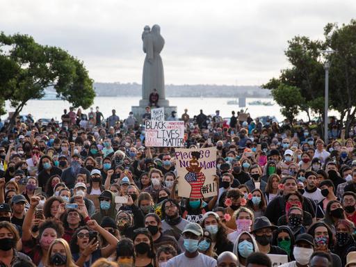 Blick auf eine Black-Lives-Matter-Demonstration im Mai 2020 in San Diego.