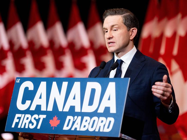 Pierre Poilievre Chef der kanadischen Konservativen am 2. März bei einer Pressekonferenz in Ottawa, Kanada 