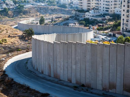 Mauer an der Grenze zu Ost-Jerusalem