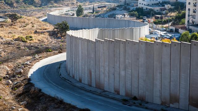 Mauer an der Grenze zu Ost-Jerusalem
