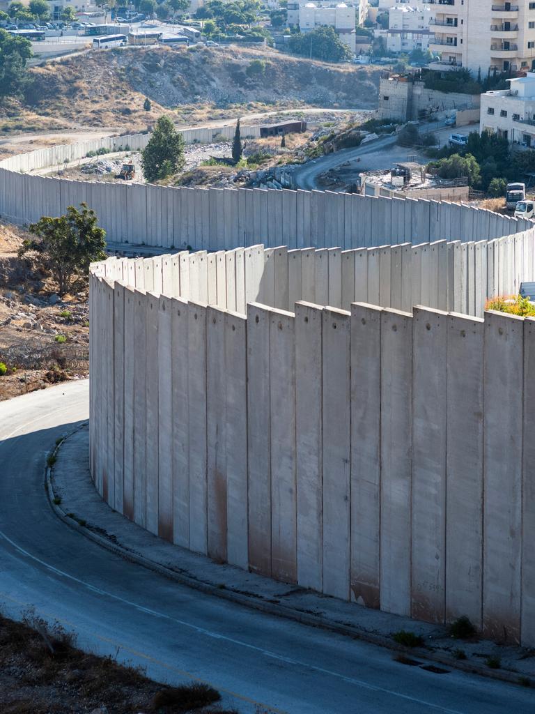 Mauer an der Grenze zu Ost-Jerusalem