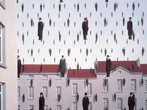 Das Gemälde "Golconda "vom belgischen Surrealisten René Magritte aus dem Jahr 1953. Identisch aussehende schwebende Männer in Mantel und Melone vor einer Häuserkulisse. Es gilt als eines der bedeutendsten Gemälde des Surrealismus.