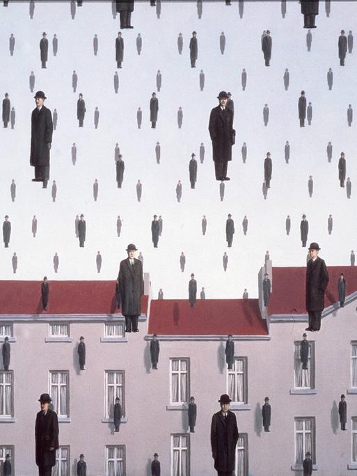 Das Gemälde "Golconda "vom belgischen Surrealisten René Magritte aus dem Jahr 1953. Identisch aussehende schwebende Männer in Mantel und Melone vor einer Häuserkulisse. Es gilt als eines der bedeutendsten Gemälde des Surrealismus.