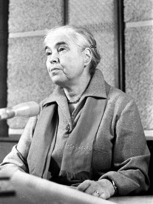 Anna Seghers während einer Lesung in der DDR 1962.