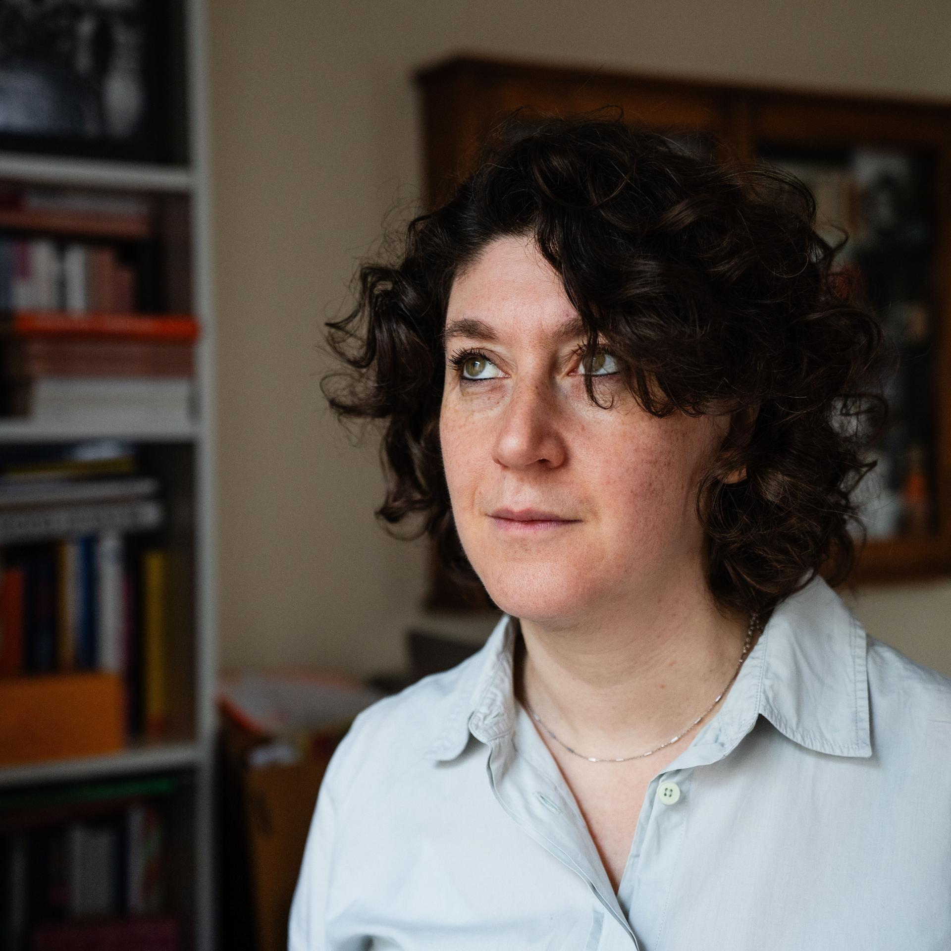 Autorin Lena Gorelik - Über Erinnerung, Demokratie und Solidarität