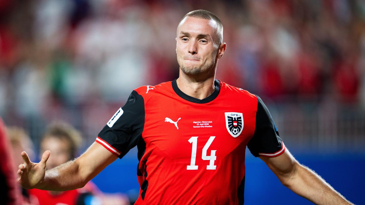 Der österreichische Fußballer Sasa Kalajdzic jubelt nach seinem Tor gegen Algerien.
