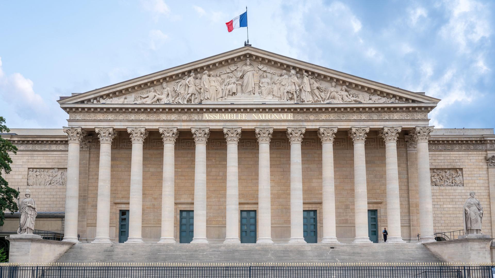 Das Palais Bourbon in Paris, Sitz der französischen Nationalversammlung. Das Palais Bourbon in Paris, Sitz der französischen Nationalversammlung.