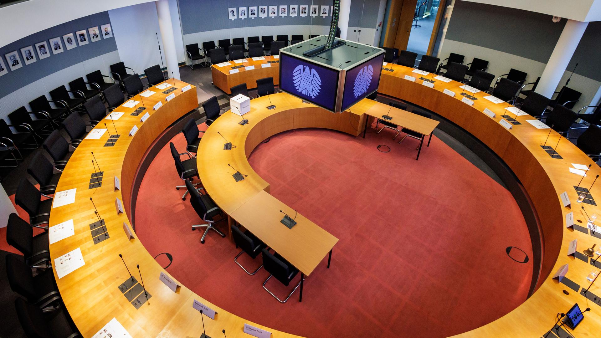 Ein leerer Sitzungsaal im Paul-Loebe-Haus