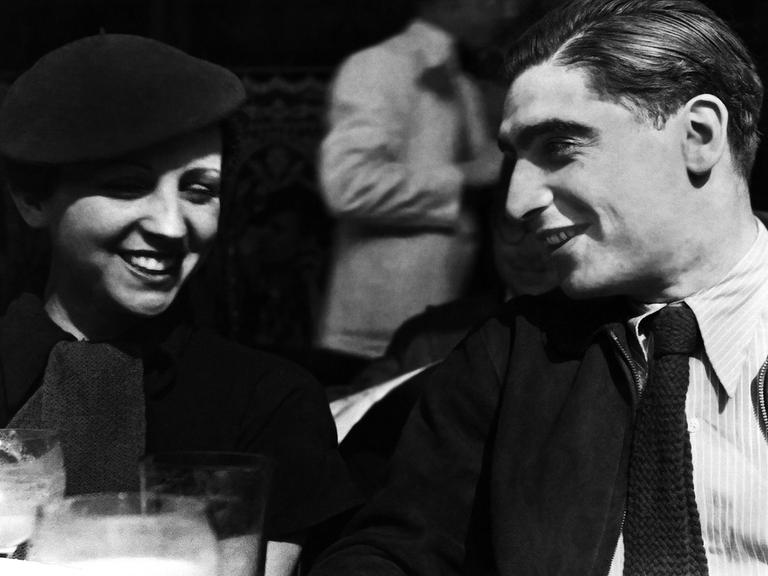 Das Fotografenpaar Robert Capa und Gerda Taro 1936 in Paris.