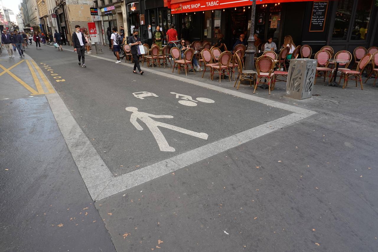 Shared Space für Auto-, Fuß- und Radverkehr 2021 in Paris