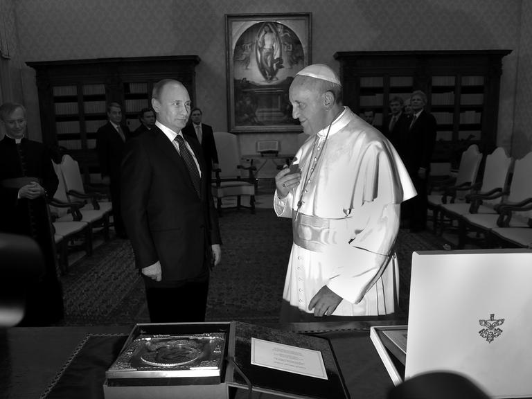 Der Papst und der russische Präsident Vladimir Putin bei einer Privataudienz 2013.