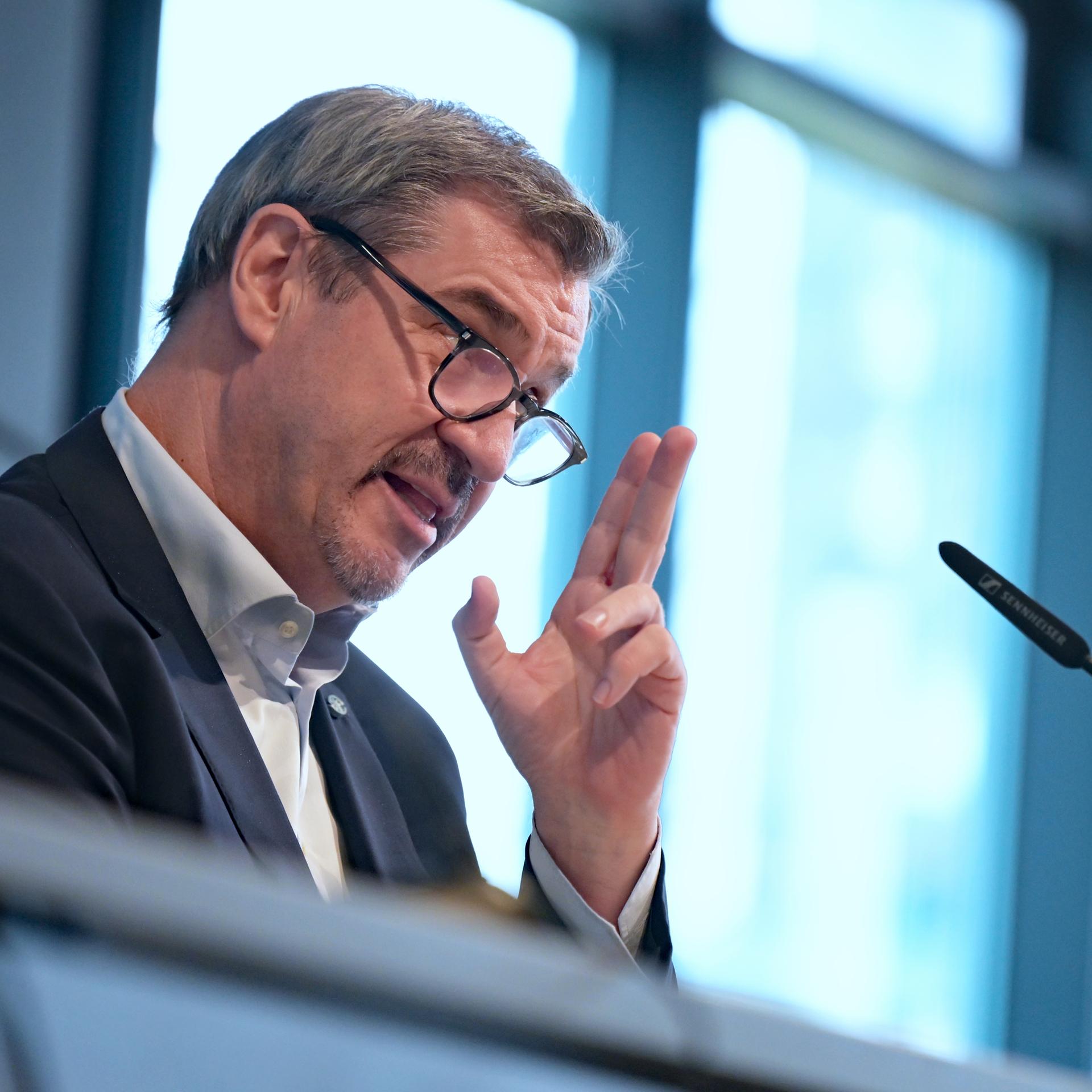München: Markus Söder, CSU-Parteivorsitzender und bayerischer Ministerpräsident, nimmt nach der Sitzung des CSU-Vorstands an einer Pressekonferenz in der CSU-Landesleitung teil.
