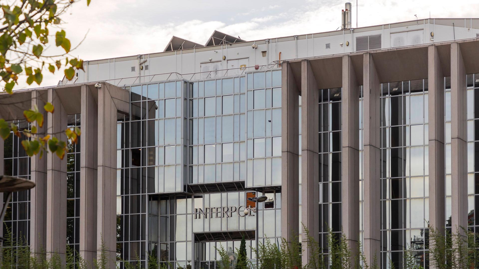 Blick auf das Bürogebäude der Zentrale von Interpol in Lyon
