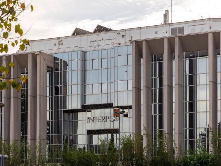 Blick auf das Bürogebäude der Zentrale von Interpol in Lyon