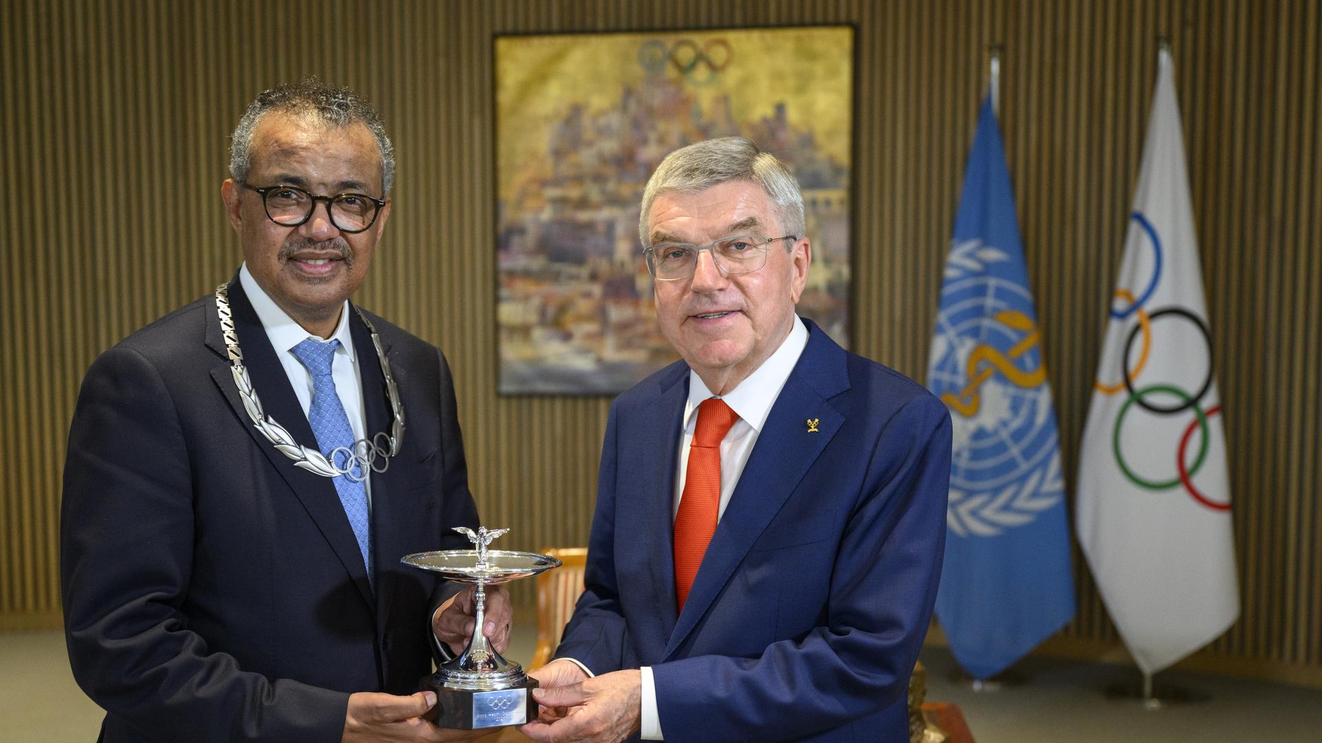 WHO-Chef Ghebreyesus erhält den Olympischen Orden von IOC-Präsident Bach (20.06.2023)