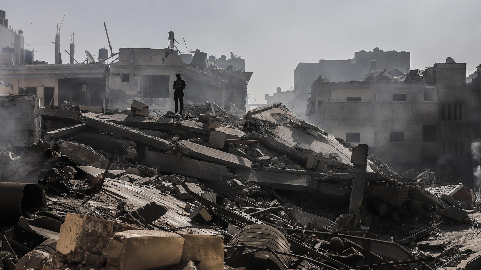 Zerstörte Gebäude nach einem israelischen Luftangriff im Gaza-Streifen.