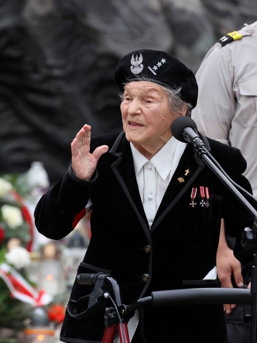 Wanda Traczyk-Stawska bei einer Gedenkveranstaltung zum Warschauer Aufstand.
