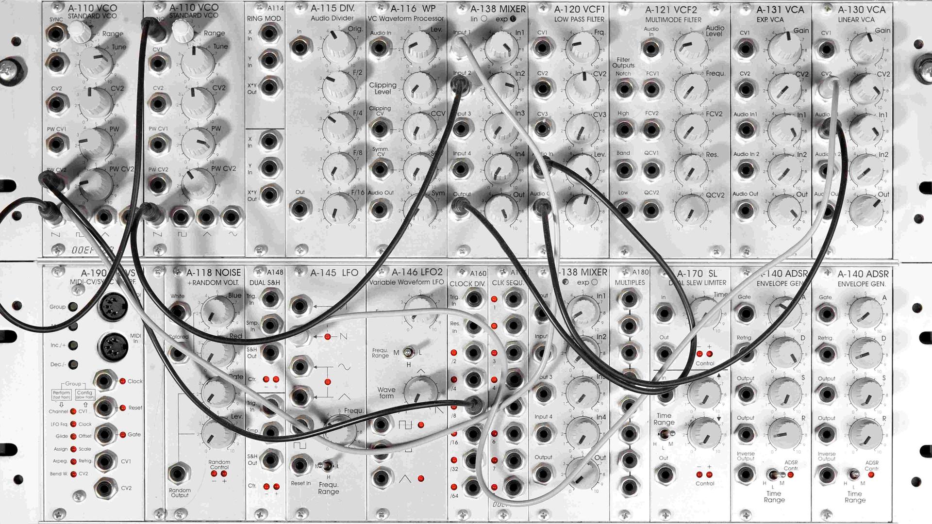 Großer modularer Synthesizer