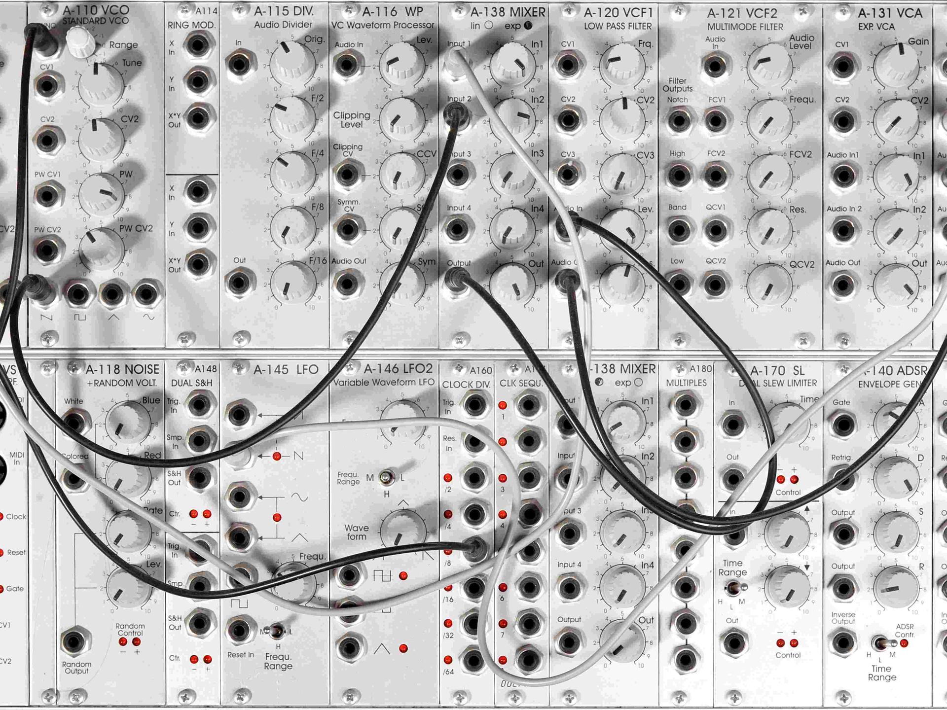 Großer modularer Synthesizer